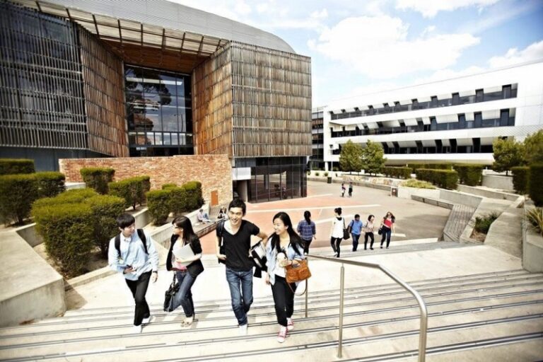 Trải Nghiệm Học Tập Tại Trường Deakin University: Điểm Đến Hấp Dẫn 1