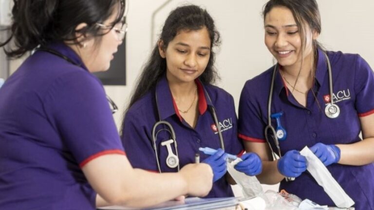 đại học công giáo úc 3