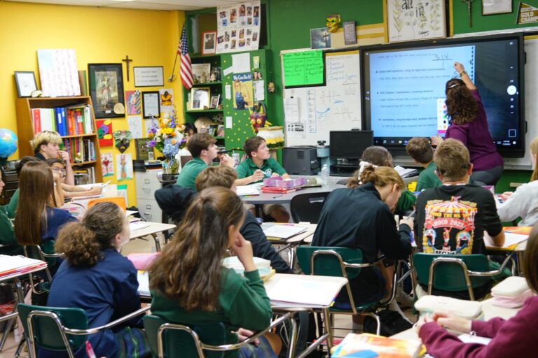 Trung học Holy Savior Menard Central High School tại Louisiana Mỹ 3