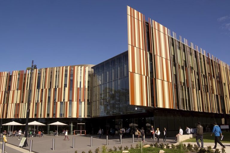Trường đại học Macquarie Úc  1