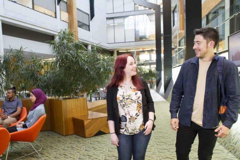 Trường La Trobe Úc 2