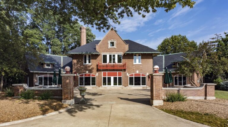 Rivermont Collegiate  4