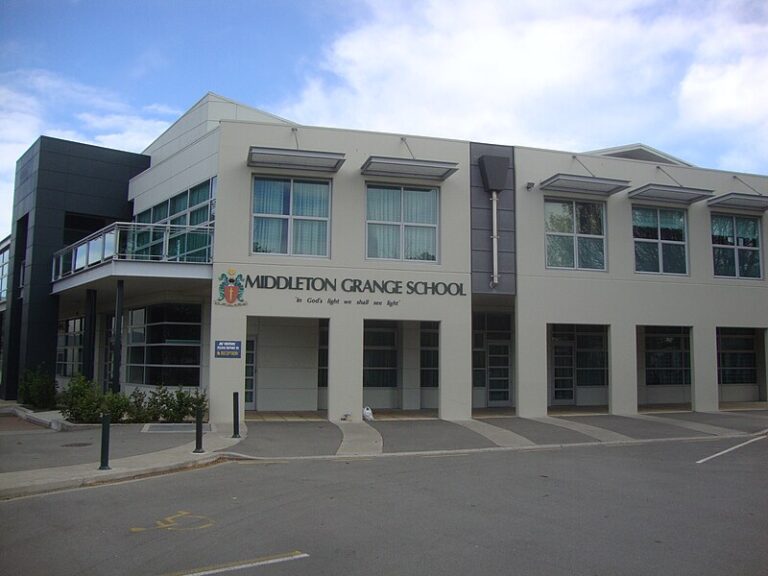 Trường Middleton Grange 1