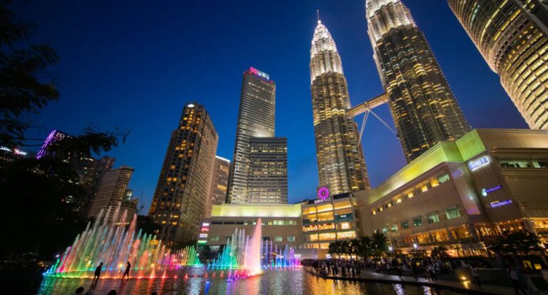 Học bổng Chính phủ Malaysia MIS - Malaysia tiếp tục khẳng định vị thế là điểm đến giáo dục hàng đầu tại châu Á thông qua chương trình học bổng danh giá mang tên Malaysia International Scholarship (MIS). 3