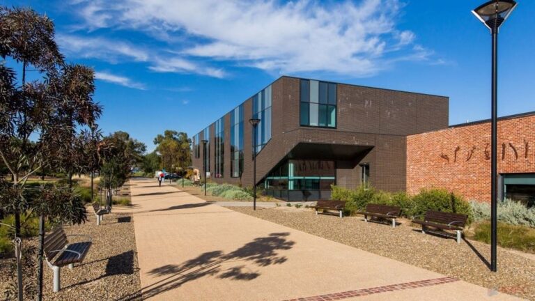 Học bổng Charles Sturt University 2