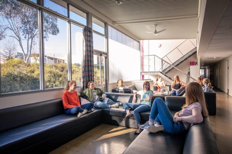 Học bổng Charles Sturt University 3