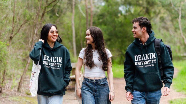 Học bổng Deakin 3