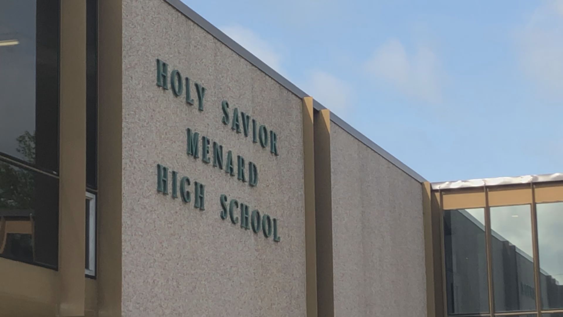 Trung học Holy Savior Menard Central High School tại Louisiana Mỹ 5